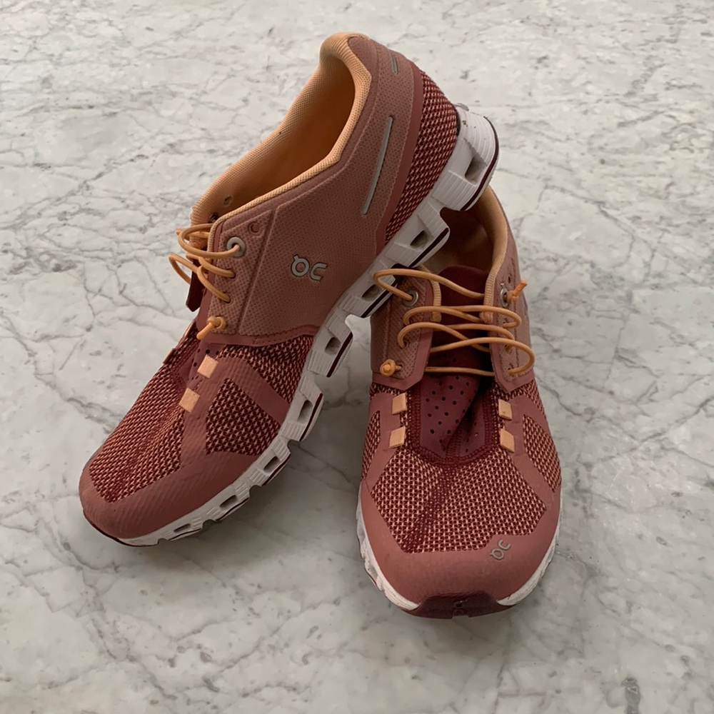 EUC ON running shoe size 8